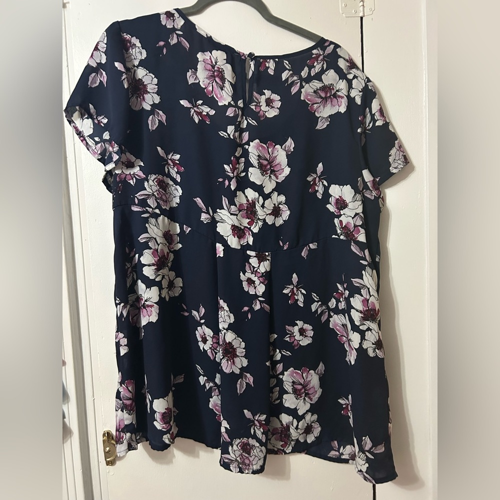 Torrid Navy Floral Blouse Women’s Size 16 Thin Business Casual Professional